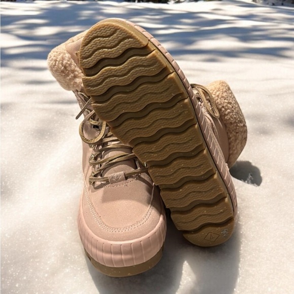 Sperry Torrent Winter Suede Boots. NWOB. Size 6.5. - Picture 15 of 16